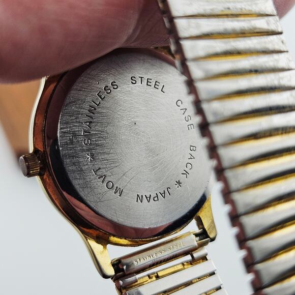 Time Women's Gold Tone Pull On Stretch Watch Simple Contemporary Casual Everyday - Picture 6 of 7